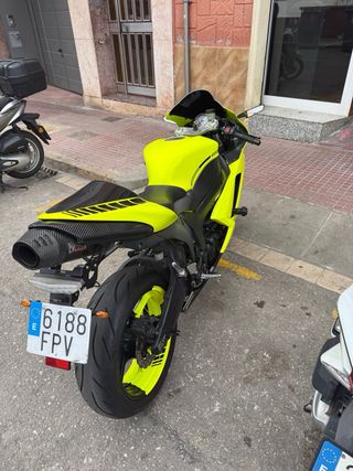 Kawasaki ZX6R Amarilla Deportiva