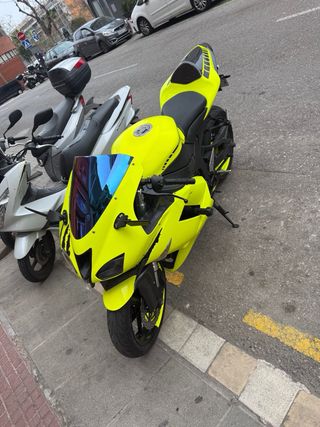 Kawasaki ZX6R Amarilla Deportiva