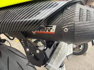 Kawasaki ZX6R Amarilla Deportiva