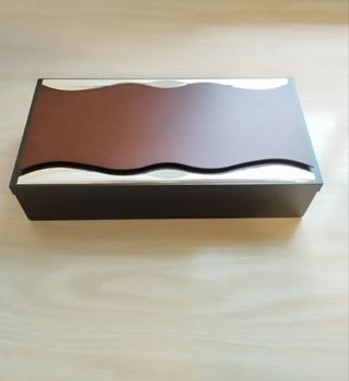 Marco de fotos y caja de madera y plata