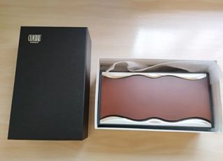 Marco de fotos y caja de madera y plata