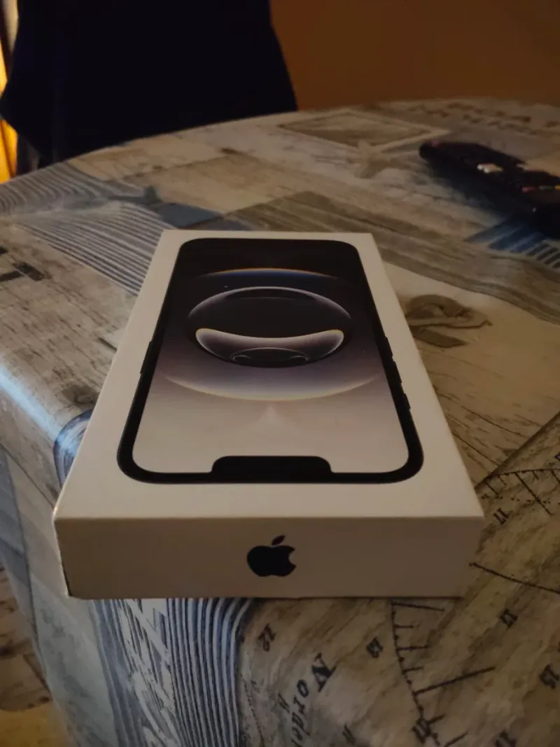 iPhone 16e