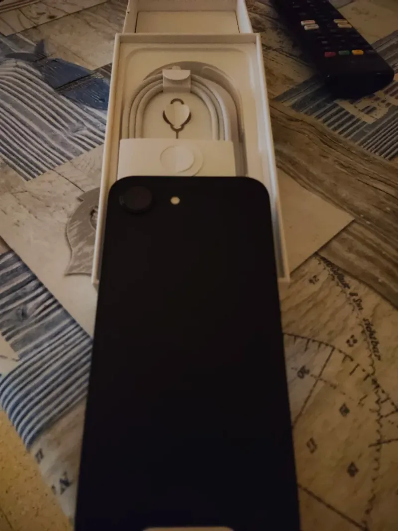 iPhone 16e afbeelding 3