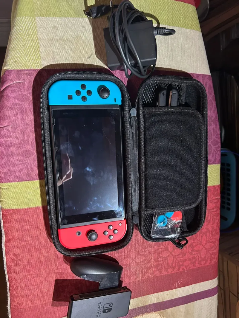 Nintendo Switch Azul/Rojo con Accesorios afbeelding 2