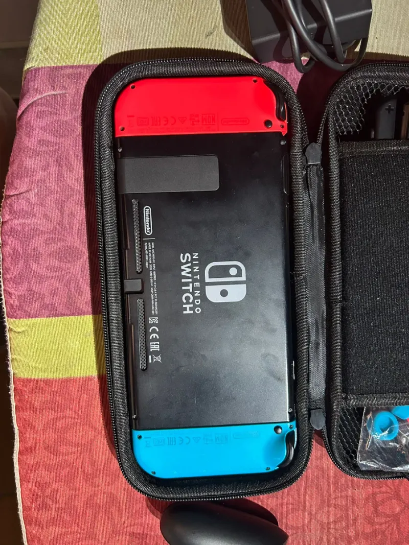 Nintendo Switch Azul/Rojo con Accesorios afbeelding 3