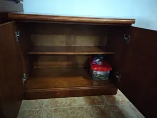 Mueble de comedor de madera de pino