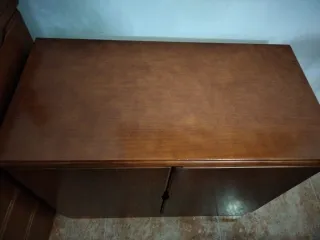 Mueble de comedor de madera de pino