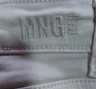 Pantalón vaquero Mango beige claro