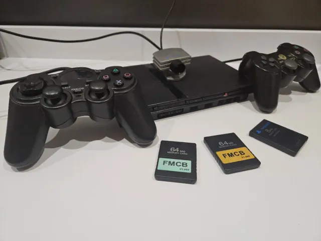 Ps2 Slim + 3 Memory Cards + 2 Mandos + Cámara