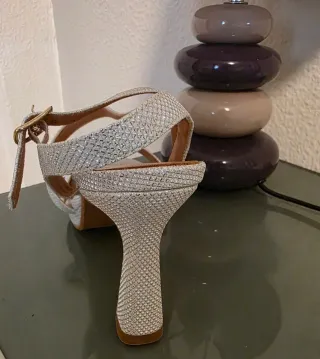 Zapatos de fiesta plateados tacón