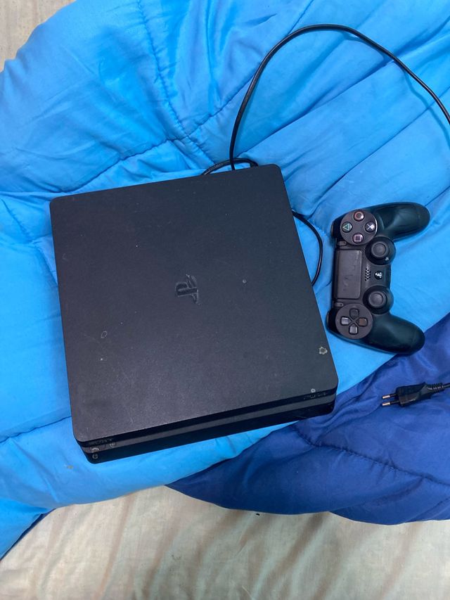PS4 (PlayStation 4) Negra + Mando