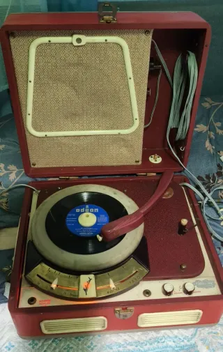 Tocadiscos Maleta Antiguo Holliday