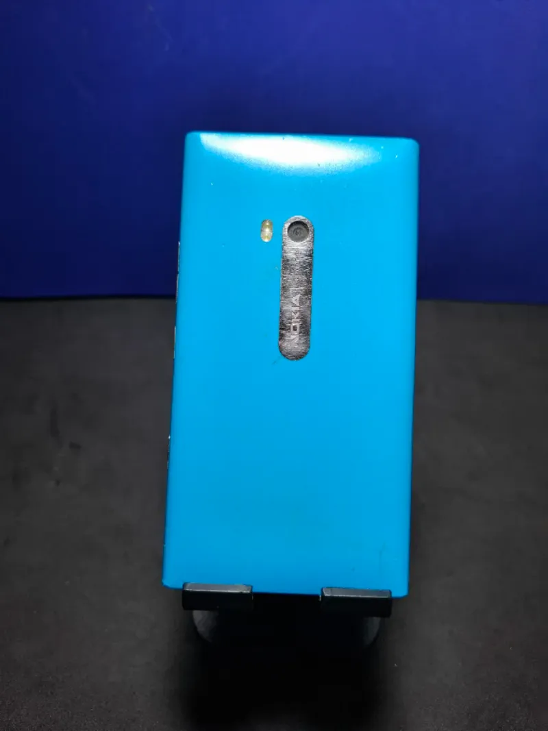 Nokia Lumia 900 roto para coleccionistas