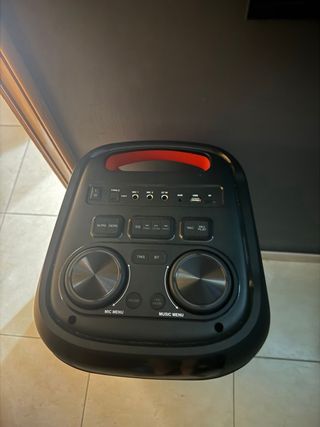 Altavoz con luces LED multicolor