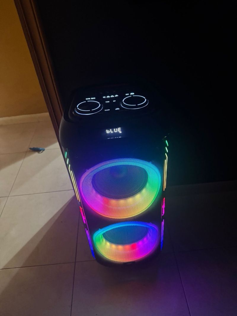 Altavoz con luces LED multicolor afbeelding 2
