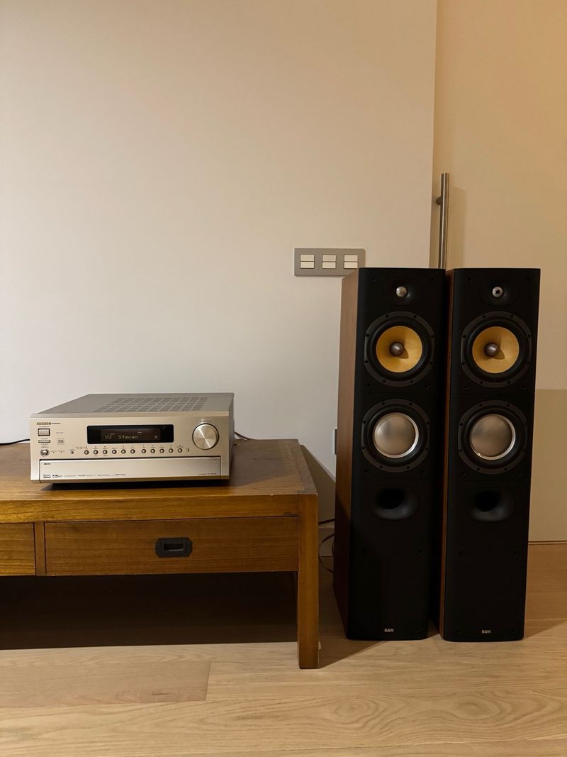 Bowers & Wilkins Dm603 + Amplificador Onkyo