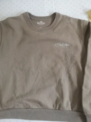 Conjunto Hollister Sudadera y Camiseta Marrón/Amar