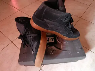 Scarpe DC Shoes alte nere e marroni