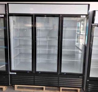 NEVERA EXPOSITORA CRISTAL 3 PUERTAS