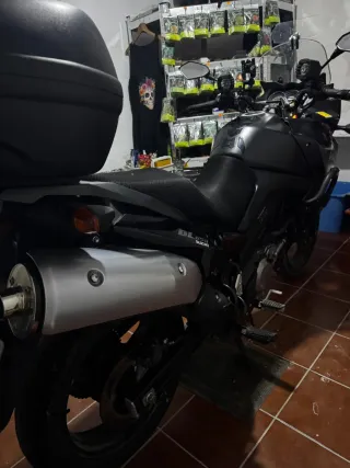 Suzuki V-Strom DL650 Negra