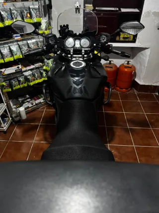 Suzuki V-Strom DL650 Negra