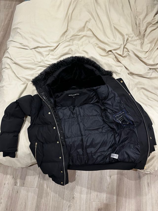 Chaqueta Supply & Demand