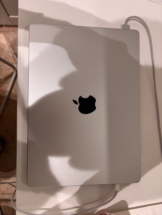 MacBook Pro 14” 64GB/2TB Plata