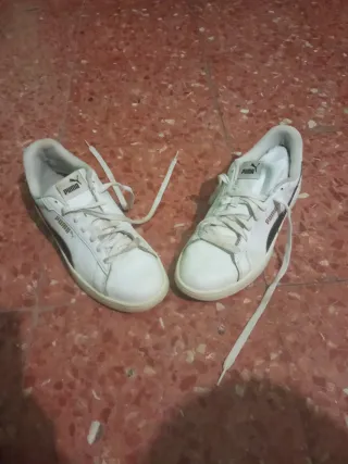 Zapatillas Puma Blancas Negras y Doradas