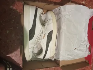 Zapatillas Puma Blancas Negras y Doradas