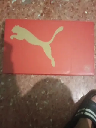 Zapatillas Puma Blancas Negras y Doradas