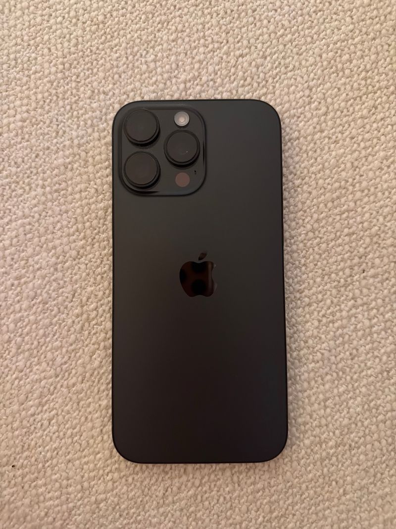 iPhone 16 Pro Max Rojo afbeelding 2