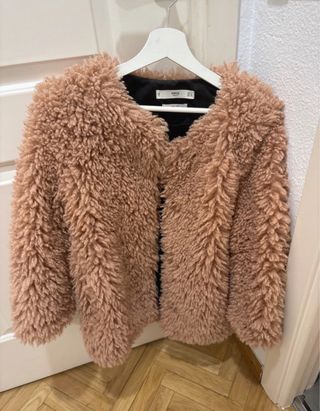 Abrigo pelo rosa Mango