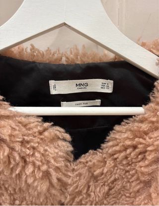 Abrigo pelo rosa Mango