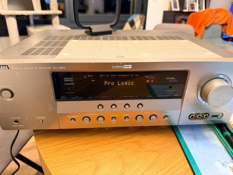 Receptor AV Yamaha RX-V563