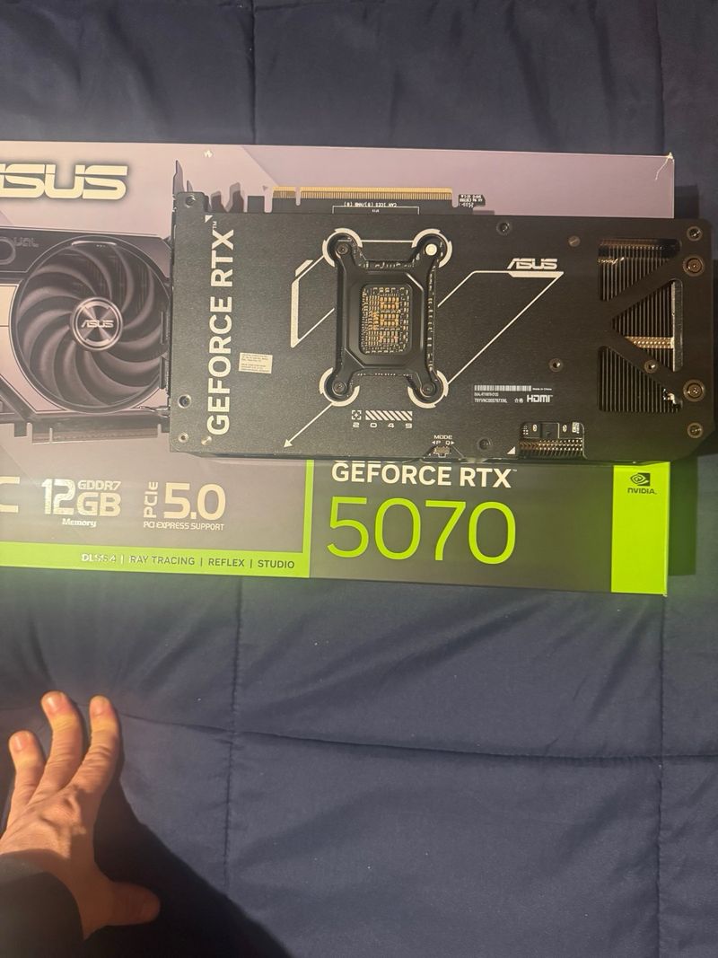 Tarjeta Gráfica Asus RTX 5070 Dual OC afbeelding 4