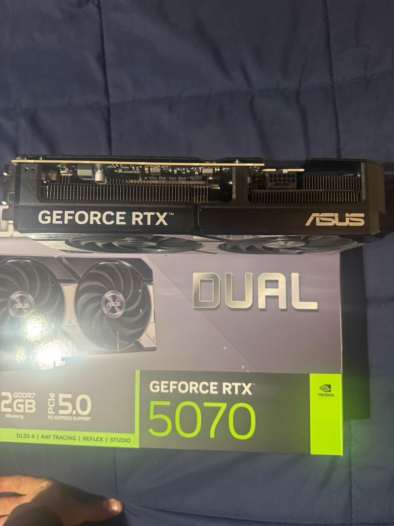 Tarjeta Gráfica Asus RTX 5070 Dual OC afbeelding 5