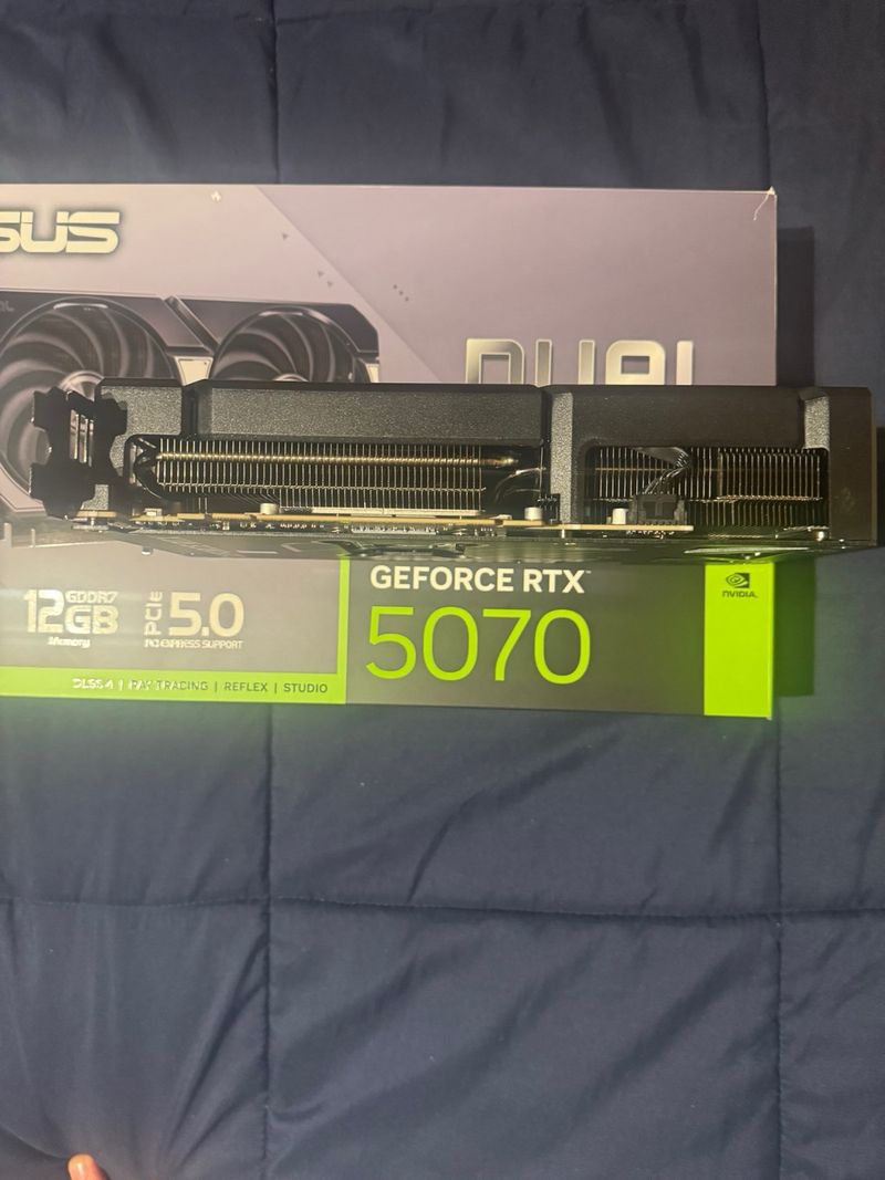 Tarjeta Gráfica Asus RTX 5070 Dual OC afbeelding 3