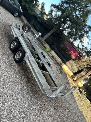 Remolque portacoches basculante