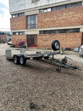 Remolque portacoches basculante