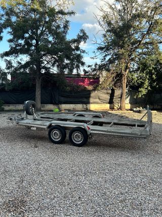 Remolque portacoches basculante