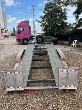 Remolque portacoches basculante