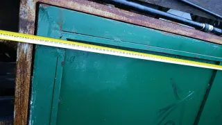 Puerta verde con marco