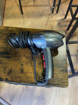 Secador de pelo gris
