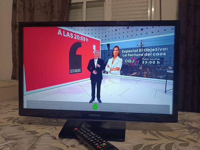 TELEVISOR SAMSUNG 24" PULGADAS SMARTV FUNCIONANDO