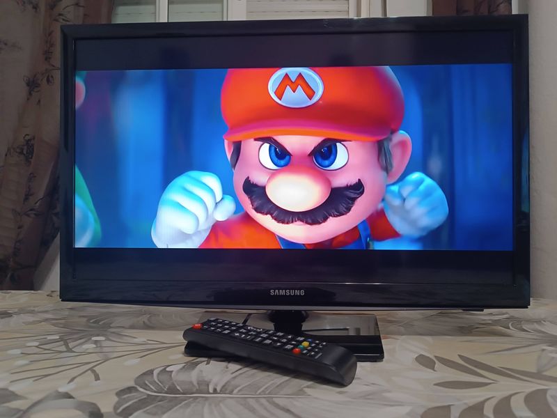 TELEVISOR SAMSUNG 24" PULGADAS SMARTV FUNCIONANDO afbeelding 3