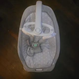 Columpio para bebé gris con puntos blancos