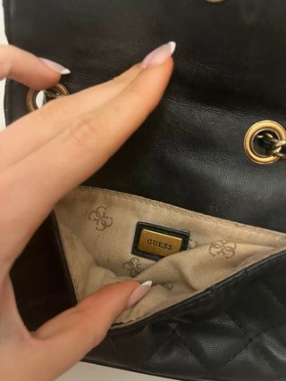 Bolso Guess Negro Acolchado Cadena