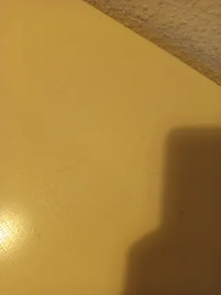 Mesa auxiliar Blanca ideal para televisión.