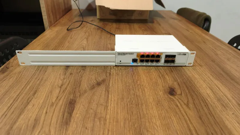 MikroTik CRS112-8P-4S-IN Cloud Router Switch afbeelding 4