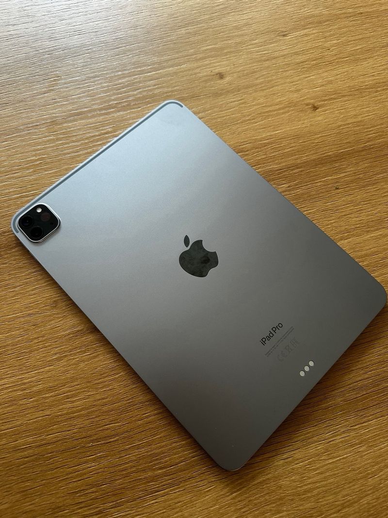 iPad Pro 11 4ª Gen 256GB + Teclado Ptouch + Pencil afbeelding 2